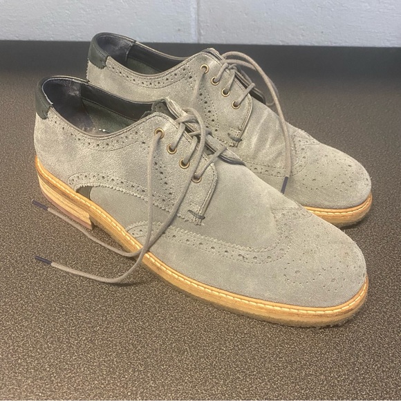 Ted Baker, worn a half dozen times.  Excellent condition as the images show. - Picture 1 of 8